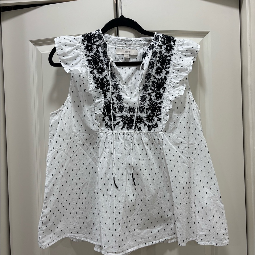 LOFT by Anne Taylor White Top Embroidered Black Floral Design Sz L